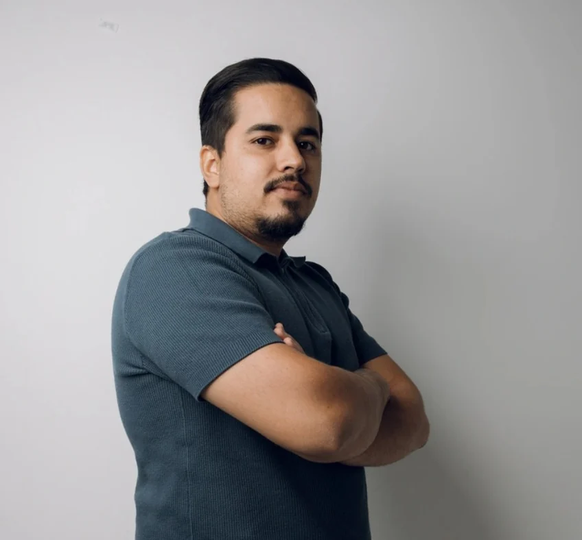 David Otoni de braços cruzados